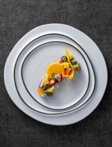 Repas dans assiettes haut de gamme